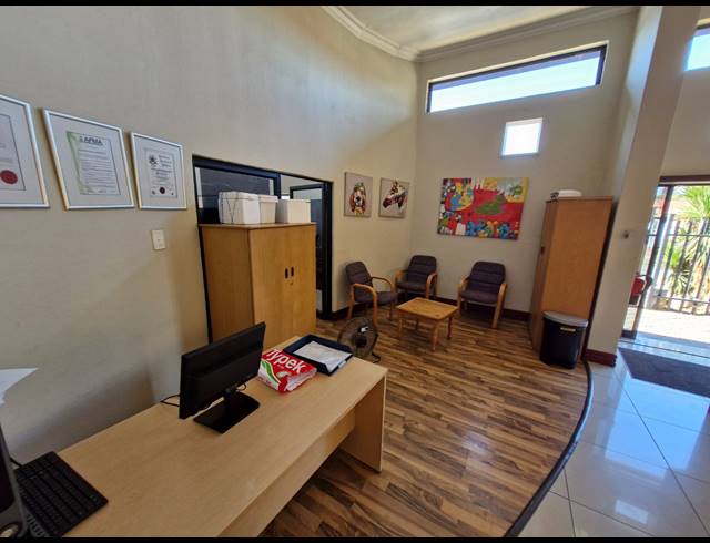 400M² OFFICE TO LET IN BARDENE